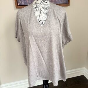 Look by M New York-Greige V-Neck pullover poncho sweater